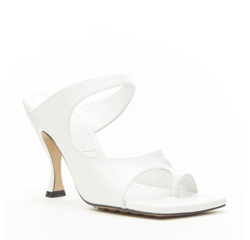 BOTTEGA VENETA Mule 90 optic white crunch lux leather square toe sandal EU36
Reference: TGAS/C01287
Brand: Bottega Veneta
Designer: Daniel Lee
Material: Leather
Color: White
Pattern: Solid
Lining:  Leather
Extra Details: Square toe footbed. Toe ring