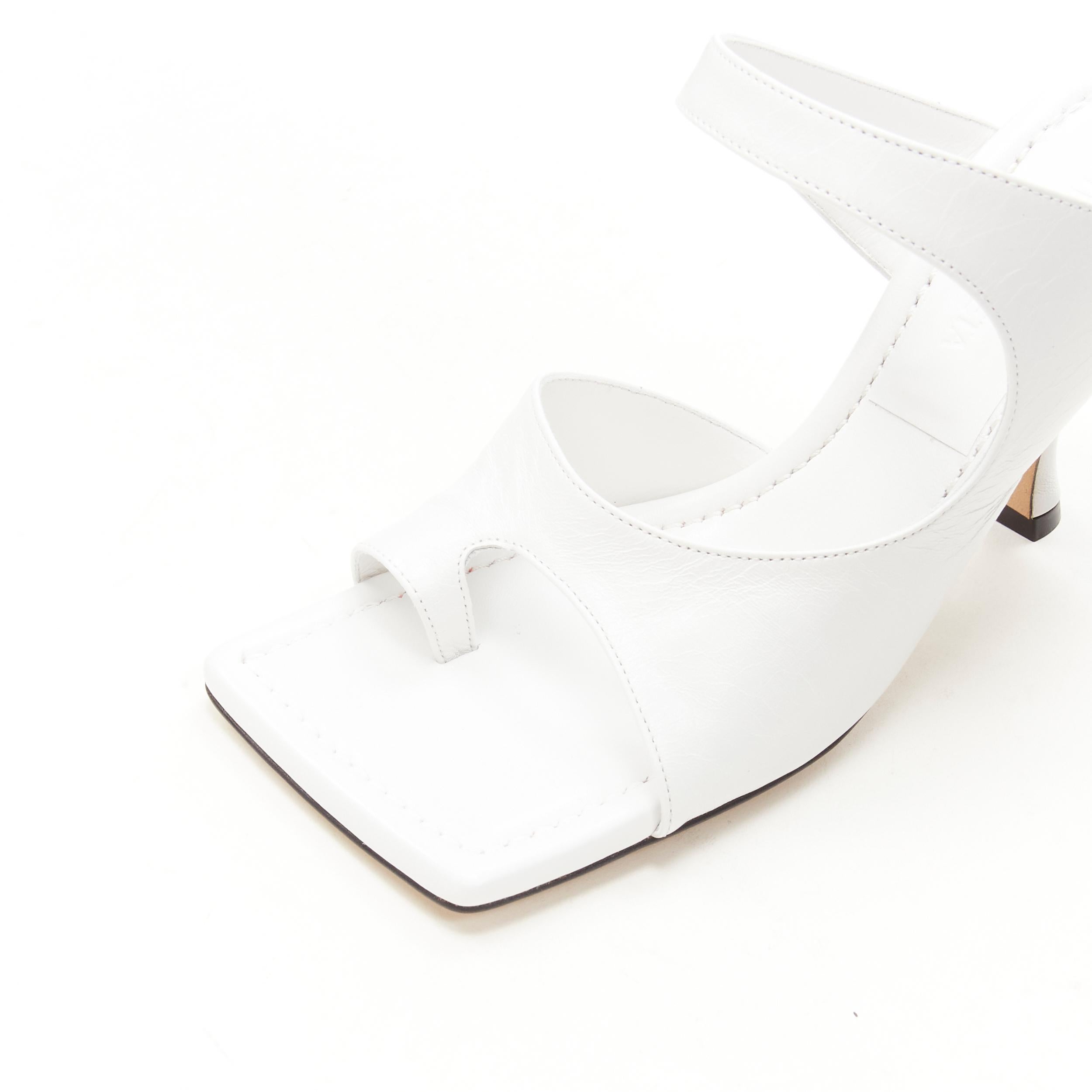 BOTTEGA VENETA Mule 90 optic white crunch lux leather square toe sandal EU36 In Excellent Condition For Sale In Hong Kong, NT