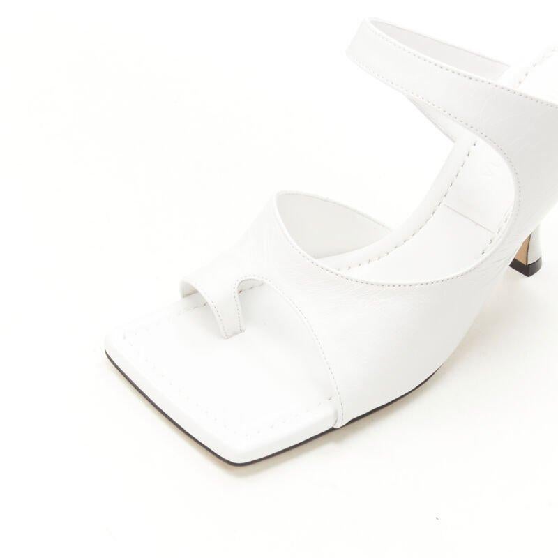BOTTEGA VENETA Mule 90 - Sandales à bouts carrés en cuir de luxe et optique EU36 en vente 2