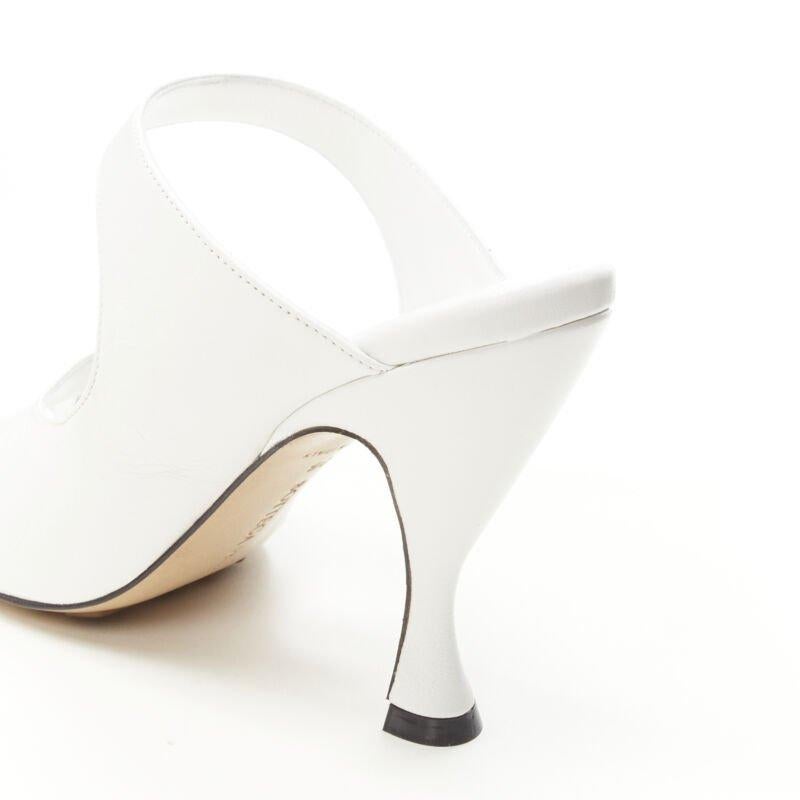 BOTTEGA VENETA Mule 90 - Sandales à bouts carrés en cuir de luxe et optique EU36 en vente 3