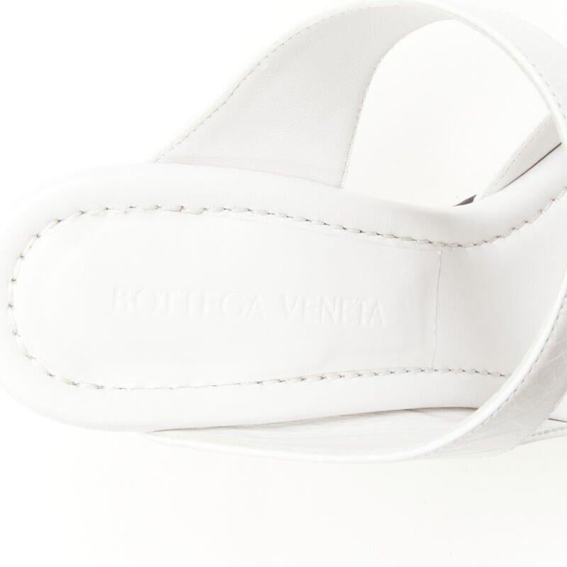 BOTTEGA VENETA Mule 90 - Sandales à bouts carrés en cuir de luxe et optique EU36 en vente 4
