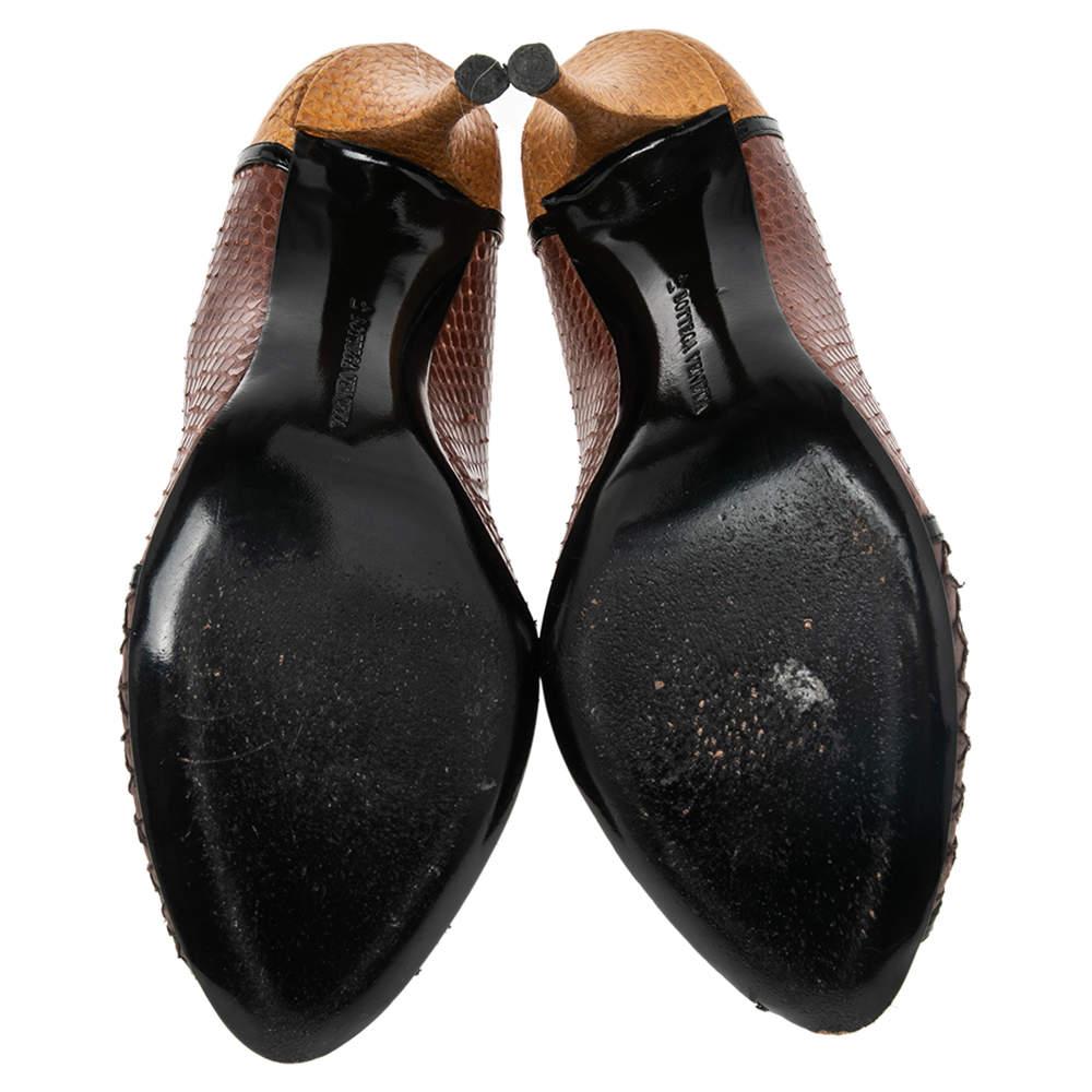 Bottega Veneta Multicolor Snakeskin Embossed Leather And Patent Leather Peep Toe For Sale 2