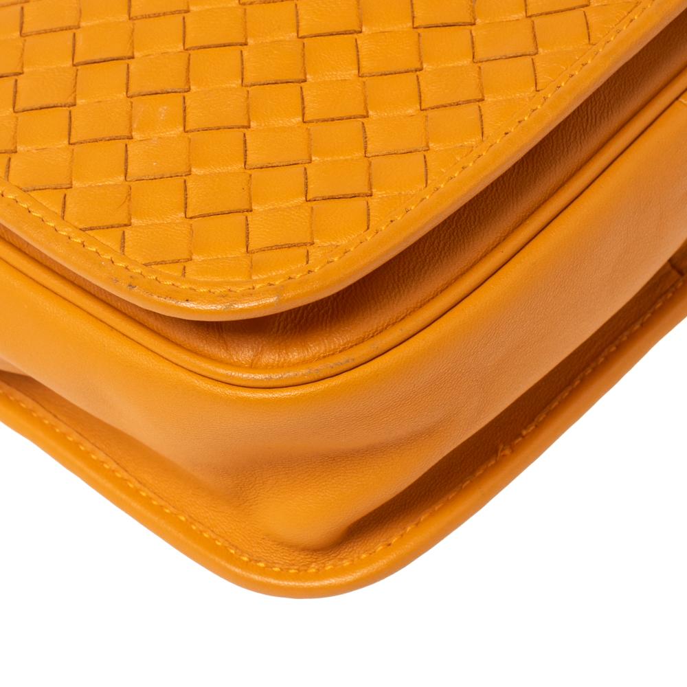Bottega Veneta Mustard Intrecciato Leather Flap Crossbody Bag In Good Condition In Dubai, Al Qouz 2