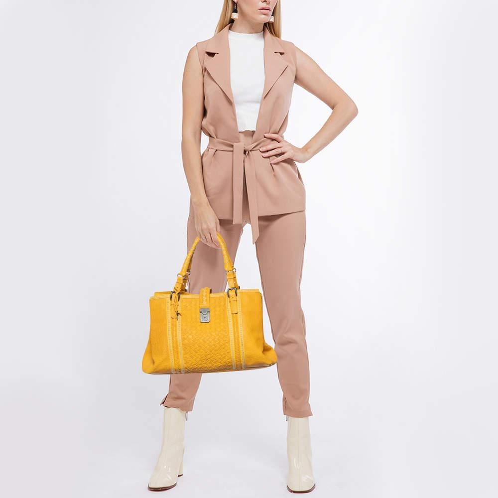 Striking a beautiful balance between essentiality and opulence, this tote from the House of Bottega Veneta ensures that your handbag requirements are taken care of. It is equipped with practical features for all-day ease.

