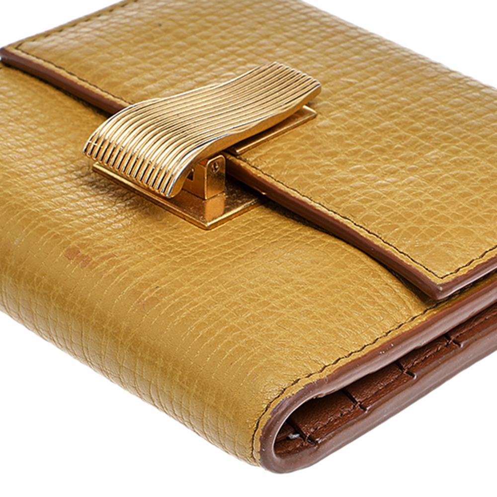 Durable and long-lasting, this wallet is crafted from fine-quality leather. Suave and stylish, this wallet from Bottega Veneta effortlessly fits in all your essentials. Amp up your style game with this mustard-colored wallet.

Includes: Original