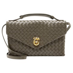 Sac à bandoulière Bottega Veneta en cuir Nappa Intrecciato avec fermoir en forme de nœud et poignée sur le dessus