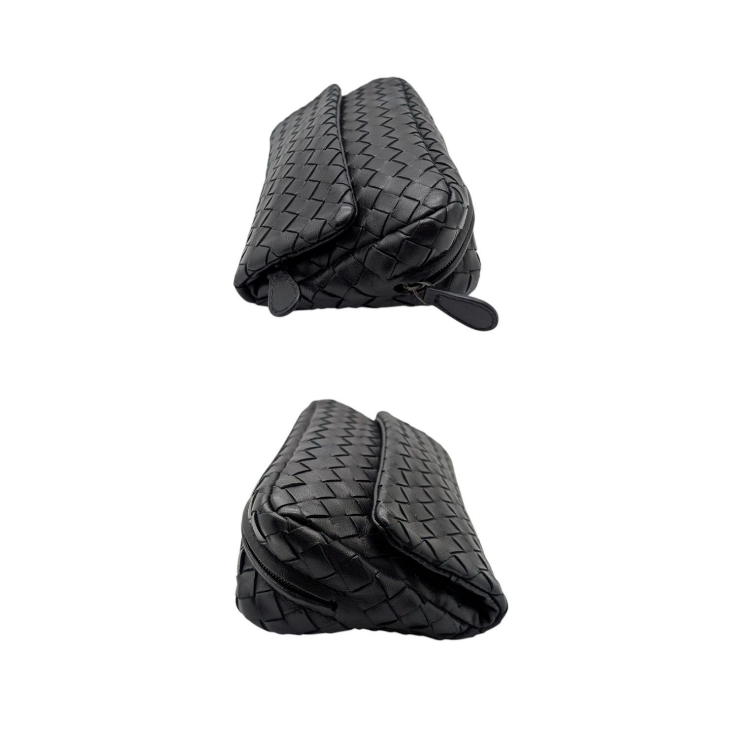 Nero Bottega Veneta Nappa Intrecciato Mini Messenger Crossbody in vendita