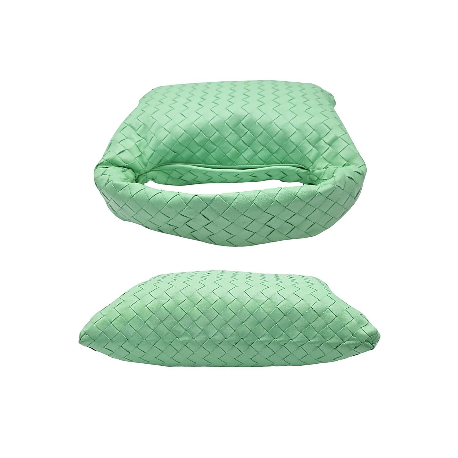 Women's or Men's Bottega Veneta Nappa Intrecciato Small Hop Hobo Green For Sale