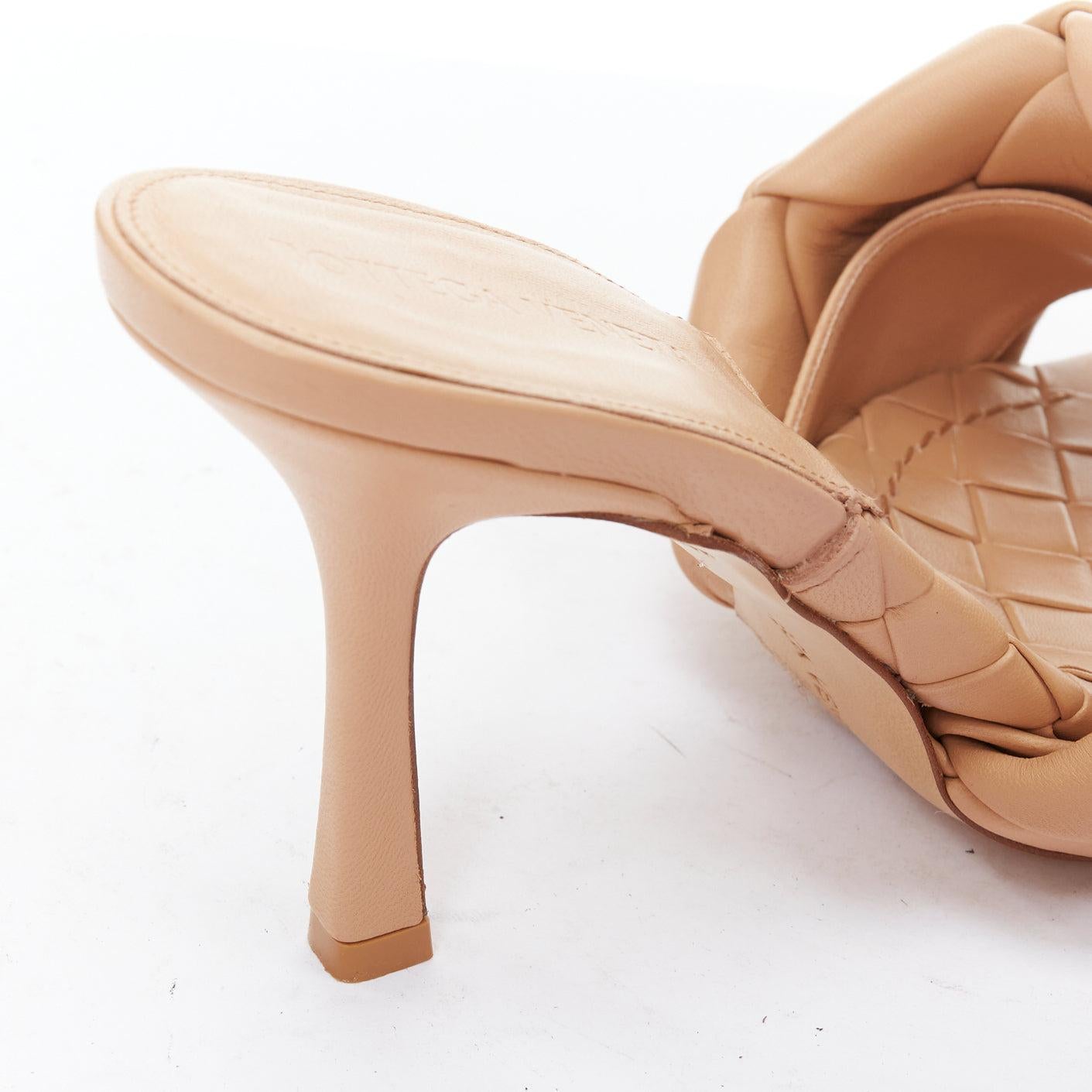 BOTTEGA VENETA Nappa Maxi Intrecciato Lido nude cuir chunky sandales EU37 en vente 3