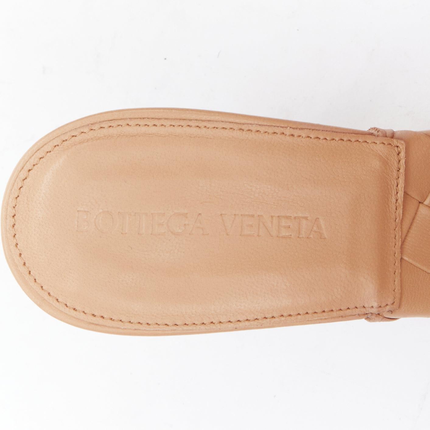 BOTTEGA VENETA Nappa Maxi Intrecciato Lido nude cuir chunky sandales EU37 en vente 4