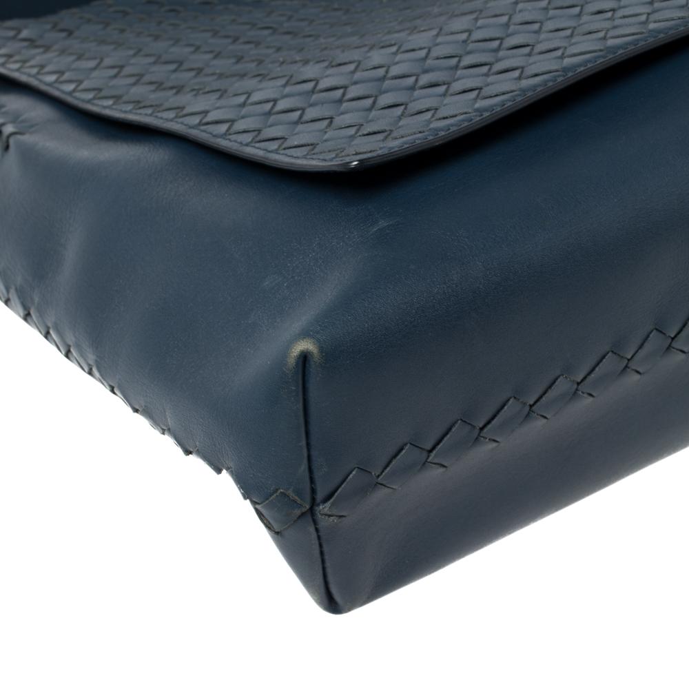 Bottega Veneta Navy Blue Intrecciato Leather Flap Messenger Bag In Fair Condition In Dubai, Al Qouz 2