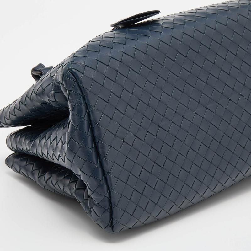 Bottega Veneta Navy Blue Intrecciato Leather Roma Tote In Good Condition In Dubai, Al Qouz 2