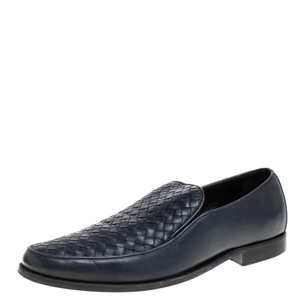 If you are on the lookout for a pair of snug shoes, this Bottega Veneta creation is the answer. Crafted from leather and designed into a lovely shape, this pair of loafers brings a blend of luxury and comfort. They feature Intrecciato uppers,