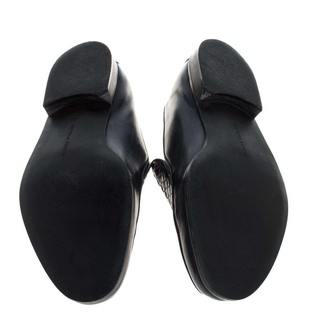Bottega Veneta Navy Blue Intrecciato Leather Slip On Loafers SIZE 44.5 In Good Condition In Dubai, Al Qouz 2