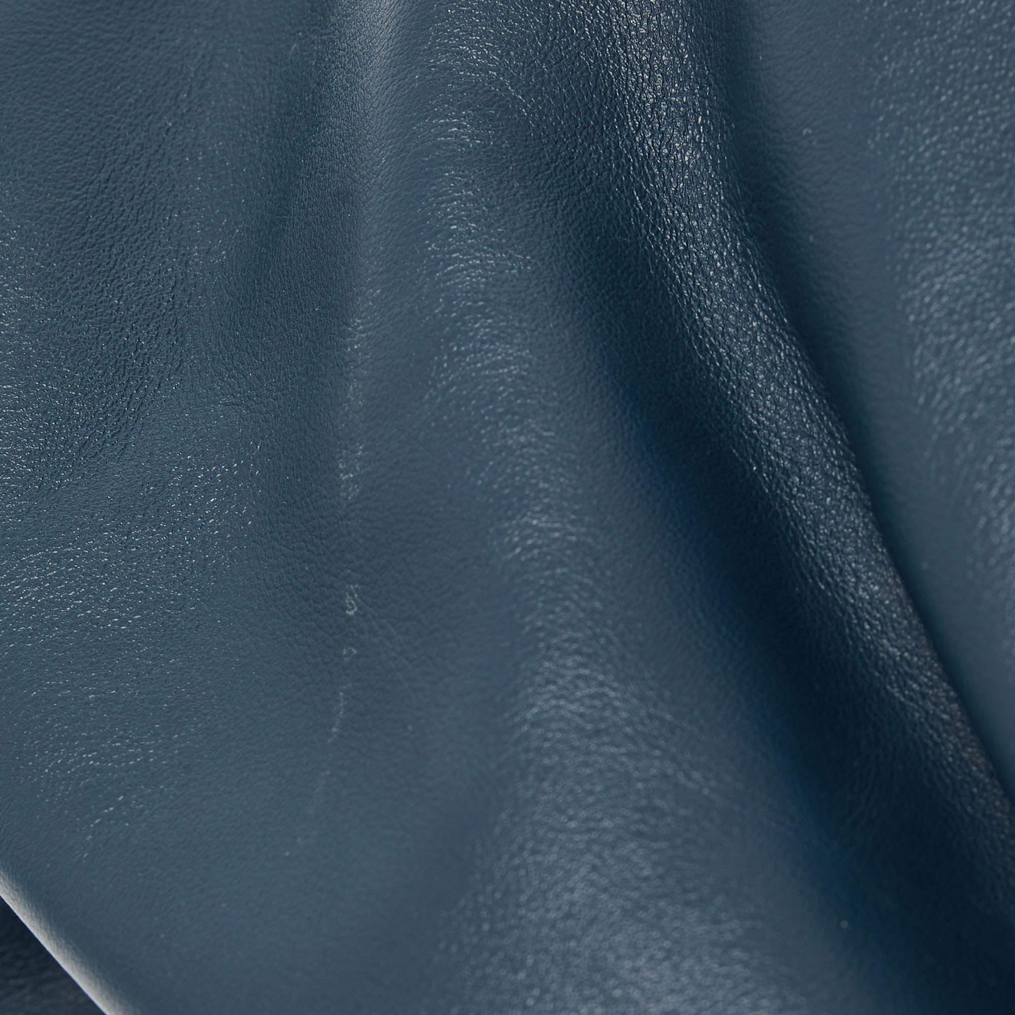 Bottega Veneta Navy Blue Leather Classic Pouch For Sale 5