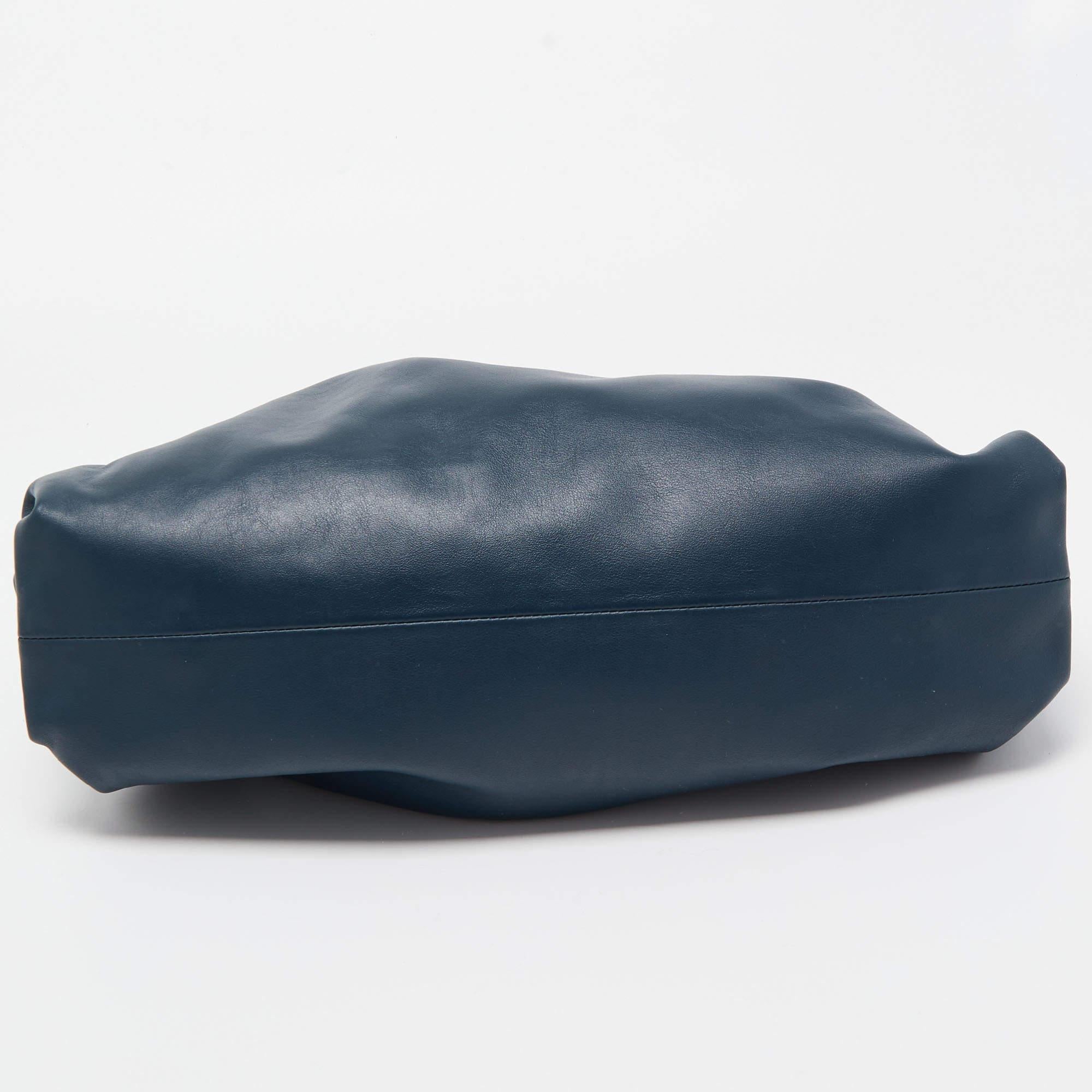 Women's Bottega Veneta Navy Blue Leather Classic Pouch For Sale
