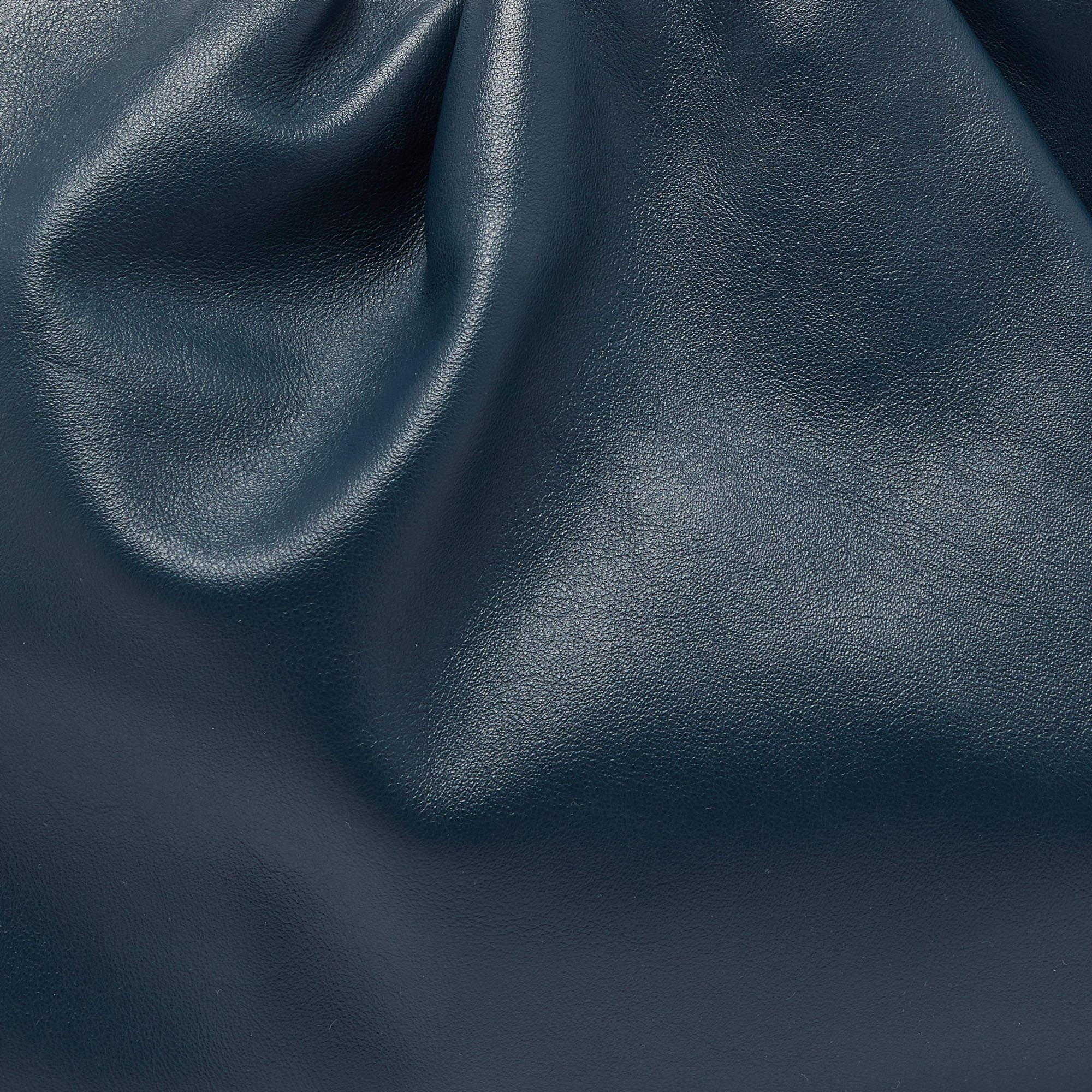 Bottega Veneta Navy Blue Leather Classic Pouch For Sale 1