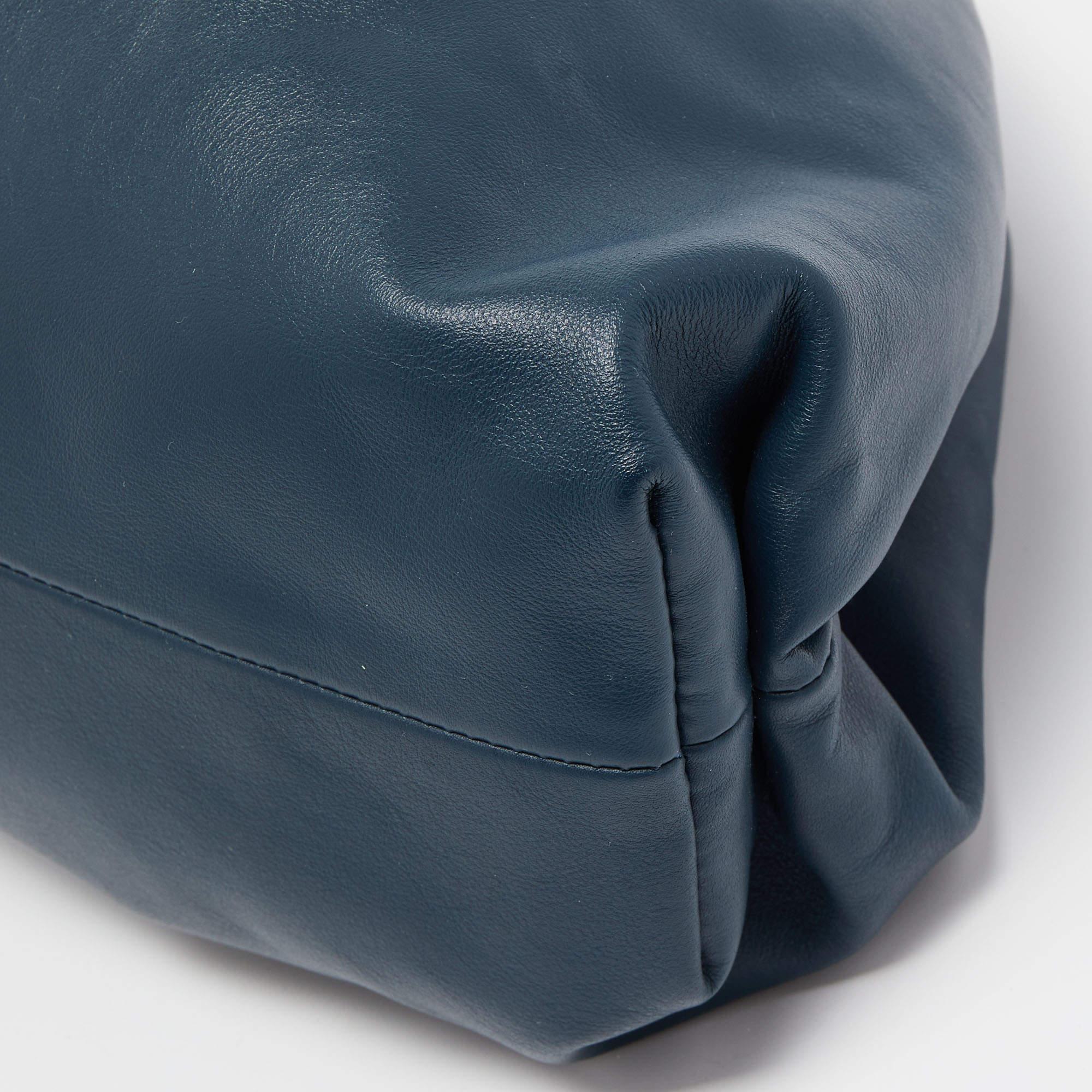 Bottega Veneta Navy Blue Leather Classic Pouch For Sale 2