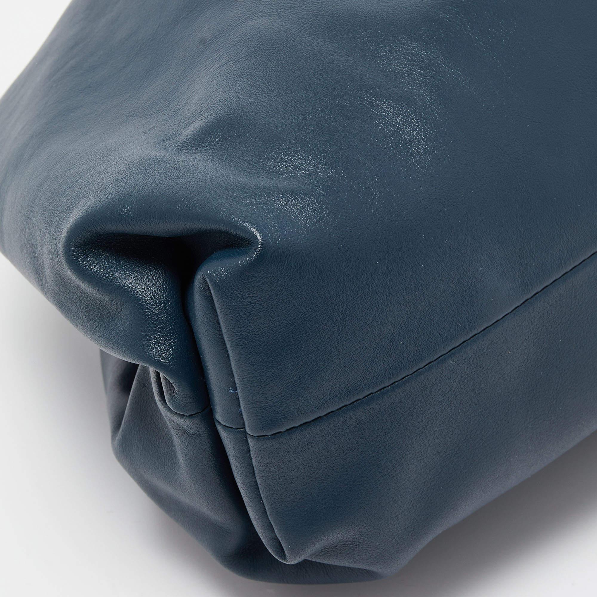 Bottega Veneta Navy Blue Leather Classic Pouch For Sale 3