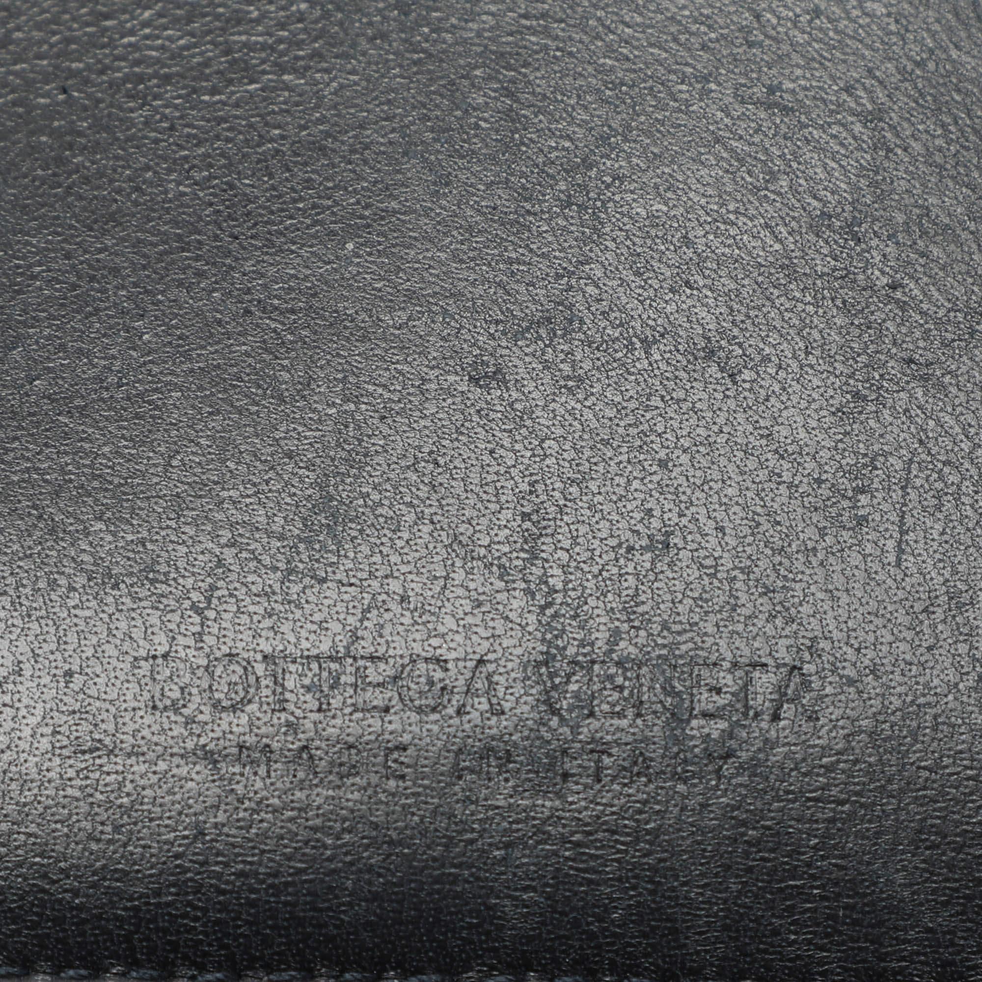 Bottega Veneta Navy Blue Leather Intrecciato Card Holder In Fair Condition For Sale In Dubai, Al Qouz 2