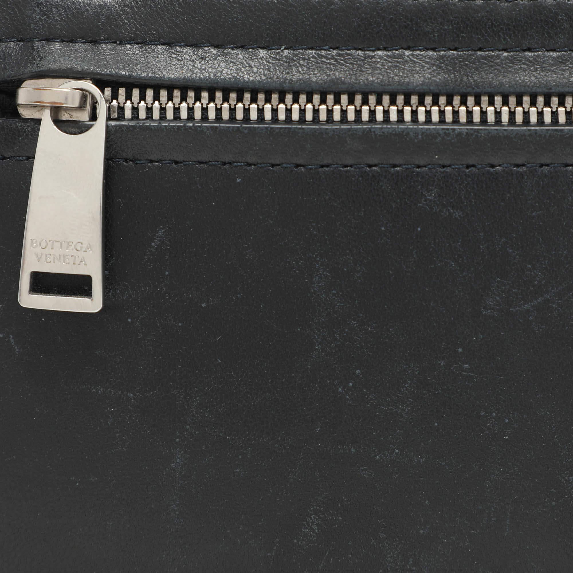 Bottega Veneta Navy Blue Leather Intrecciato Card Holder For Sale 1