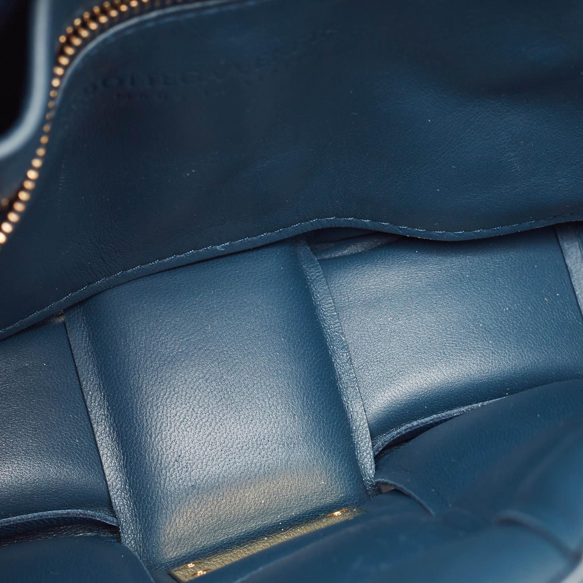 Bottega Veneta Navy Blue Padded Leather Cassette Shoulder Bag For Sale 5
