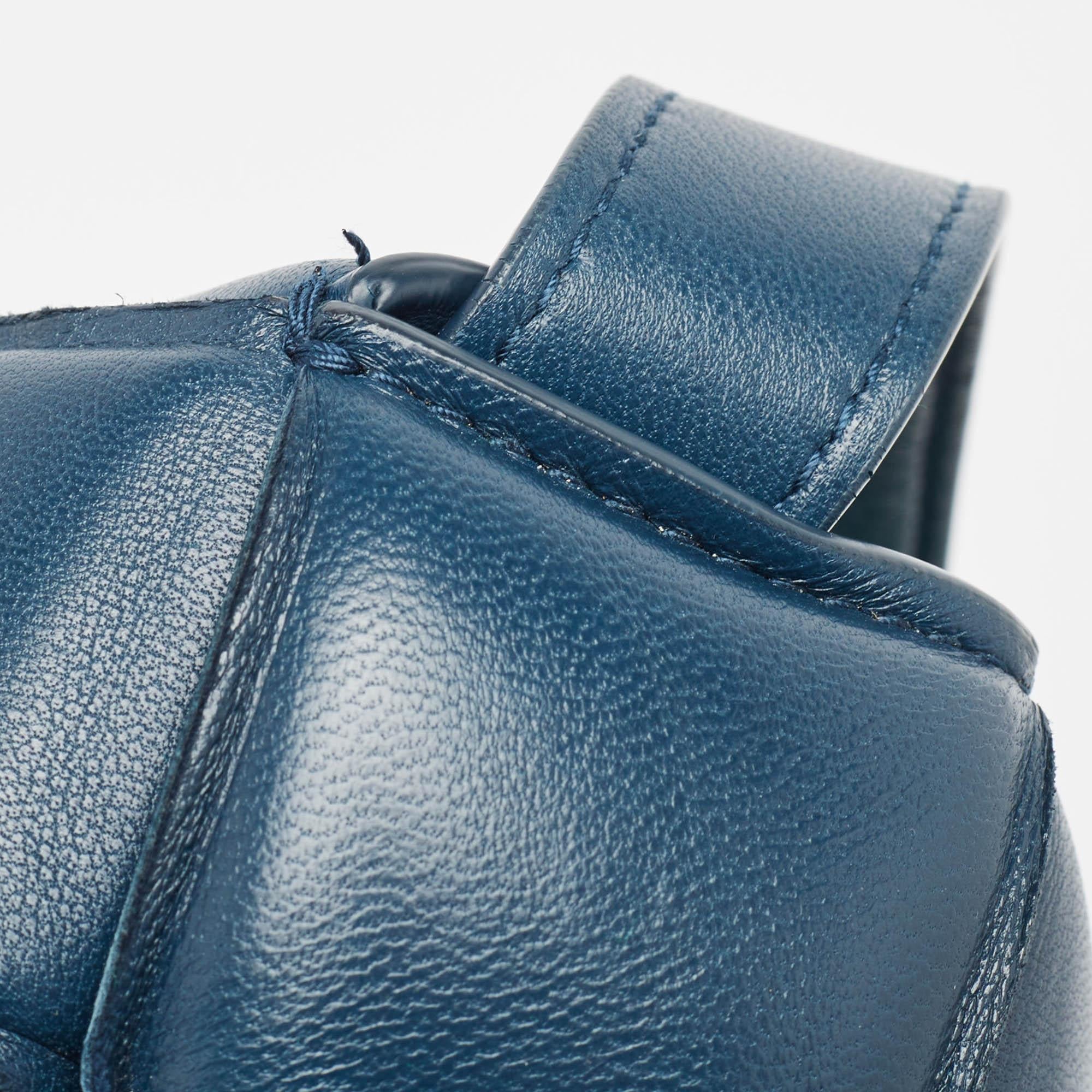Bottega Veneta Navy Blue Padded Leather Cassette Shoulder Bag For Sale 2