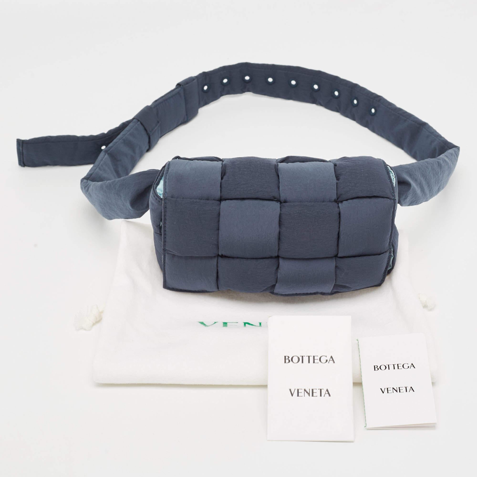 Bottega Veneta Navy Blue Padded Tech Fabric Cassette Belt Bag In Excellent Condition For Sale In Dubai, Al Qouz 2