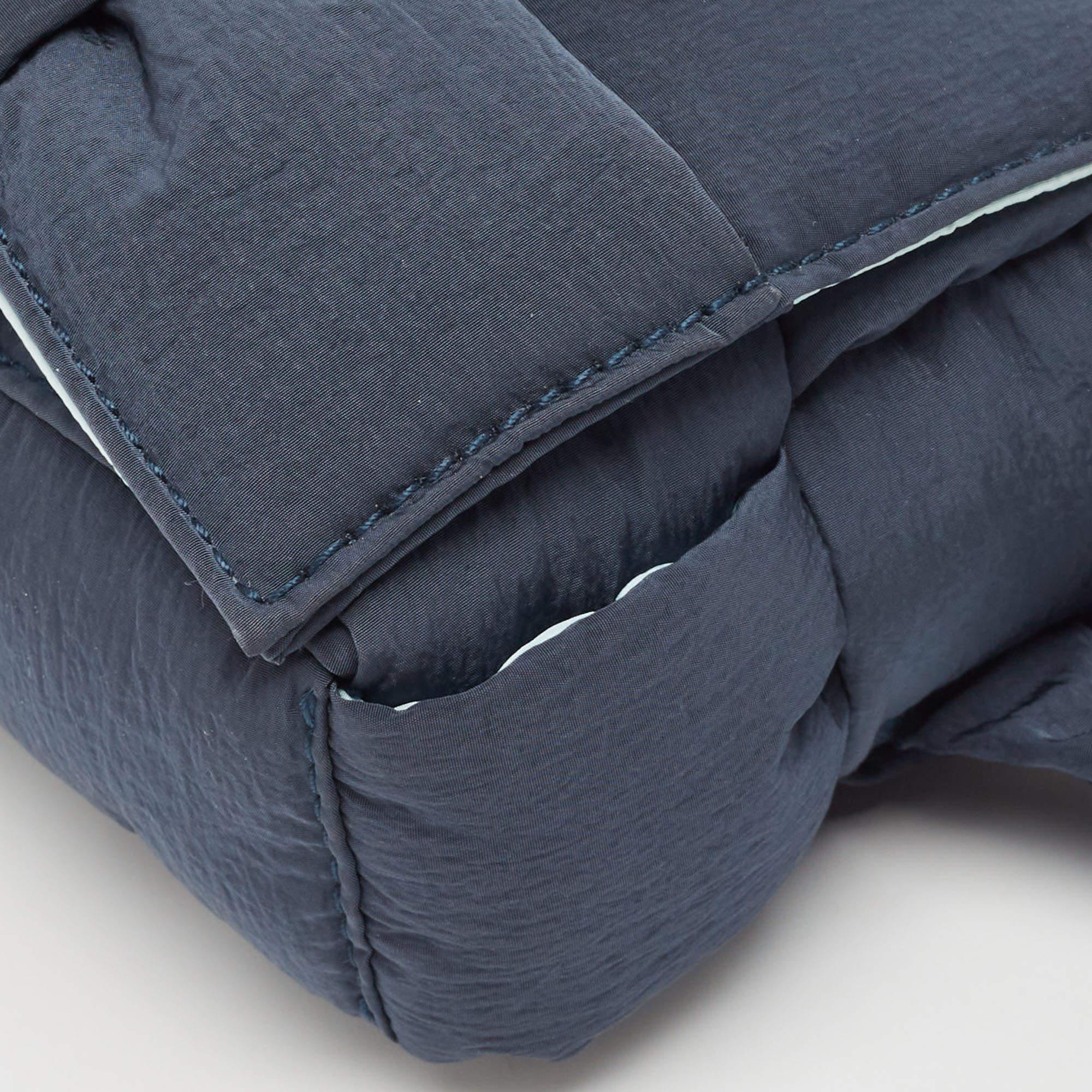 Bottega Veneta Navy Blue Padded Tech Fabric Cassette Belt Bag For Sale 4