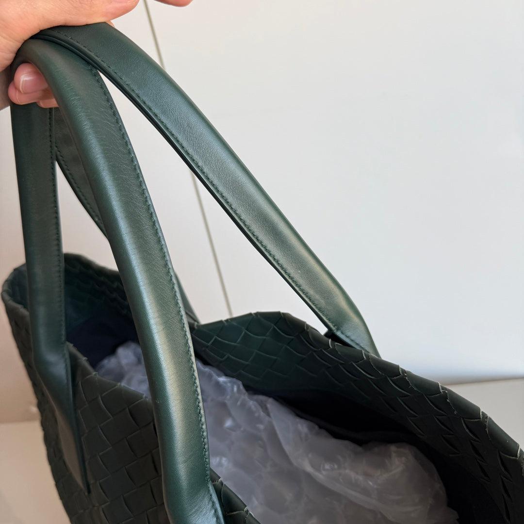 Bottega Veneta New Cabat Medium Intreccio Leather Tote Bag Dark Forest Green For Sale 5