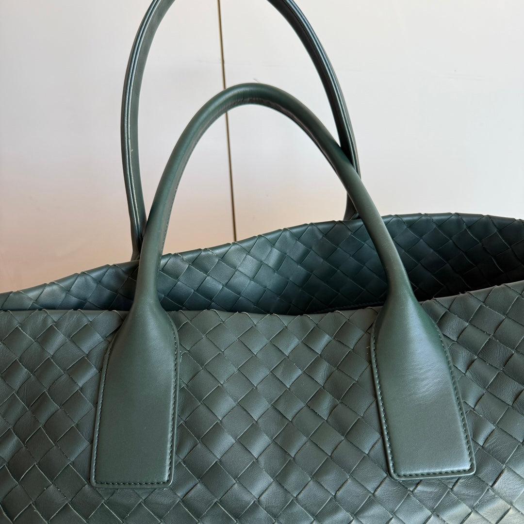 Bottega Veneta New Cabat Medium Intreccio Leather Tote Bag Dark Forest Green For Sale 7
