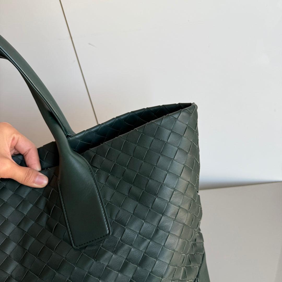 Bottega Veneta New Cabat Medium Intreccio Leather Tote Bag Dark Forest Green For Sale 11