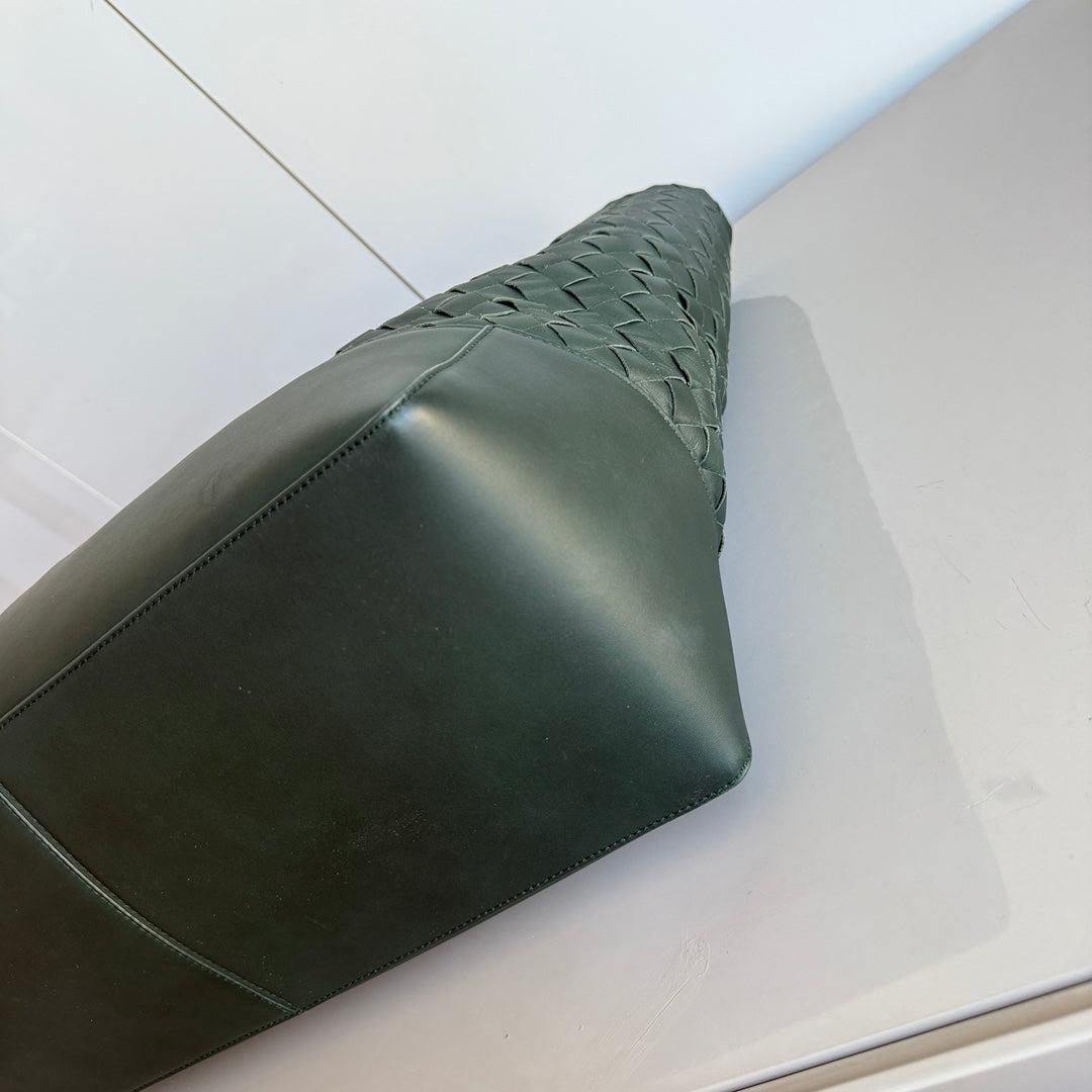 Bottega Veneta New Cabat Medium Intreccio Leather Tote Bag Dark Forest Green For Sale 3