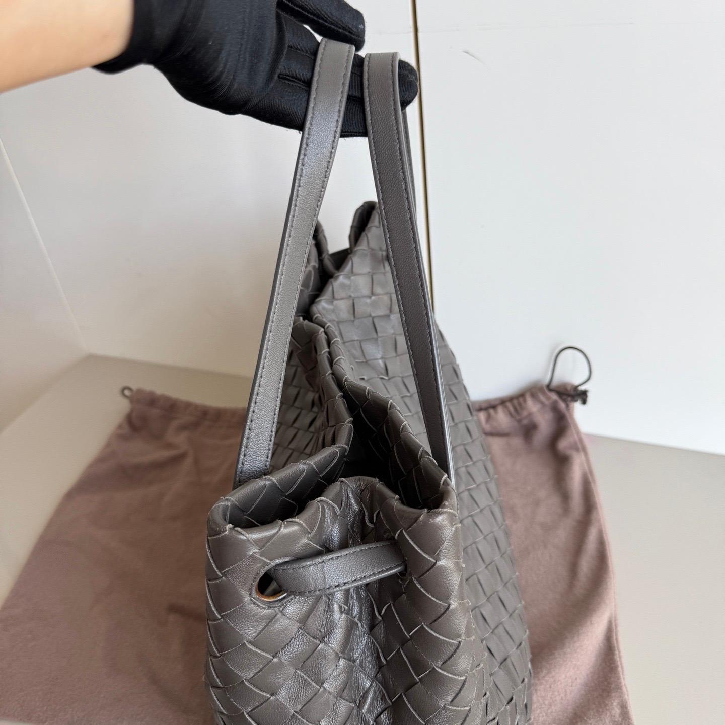 Women's Bottega Veneta NEW Garda Tote Leather Interior Intrecciato Chocolate Brown 24cm