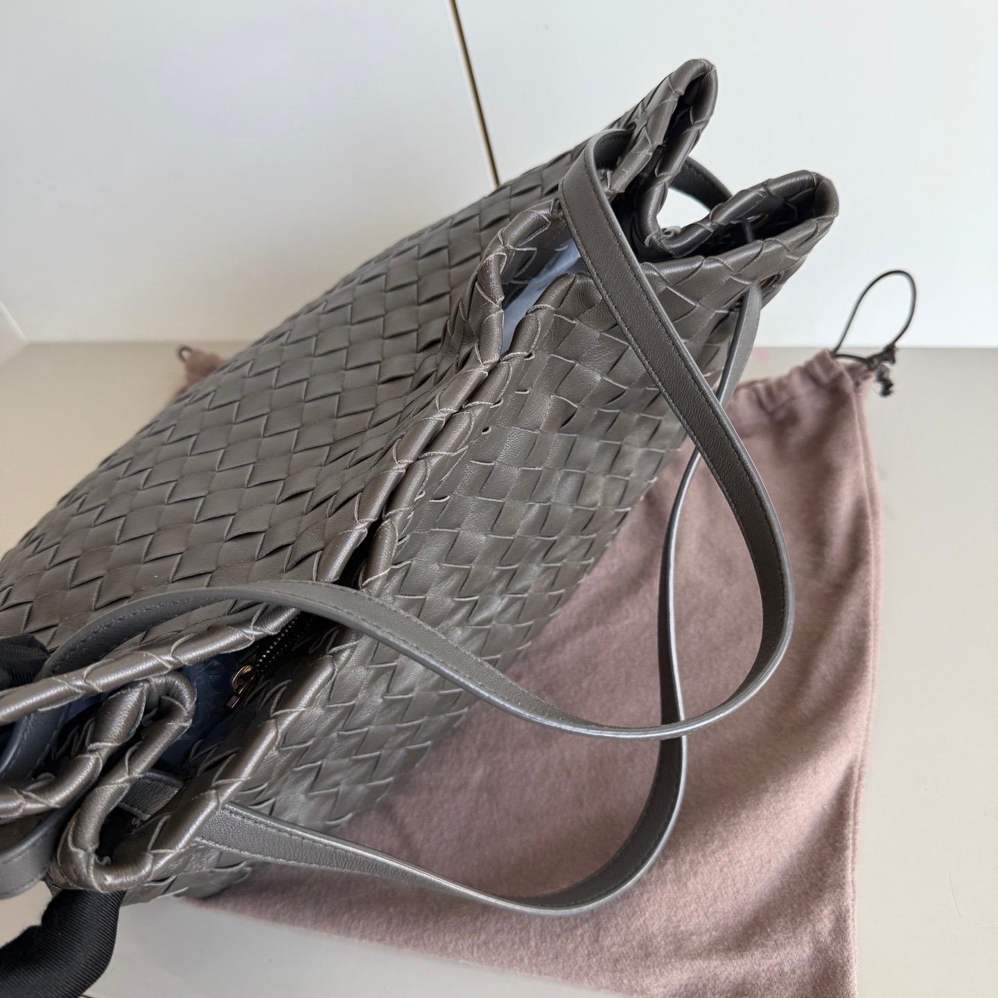 Bottega Veneta NEW Garda Tote Leather Interior Intrecciato Chocolate Brown 24cm 1