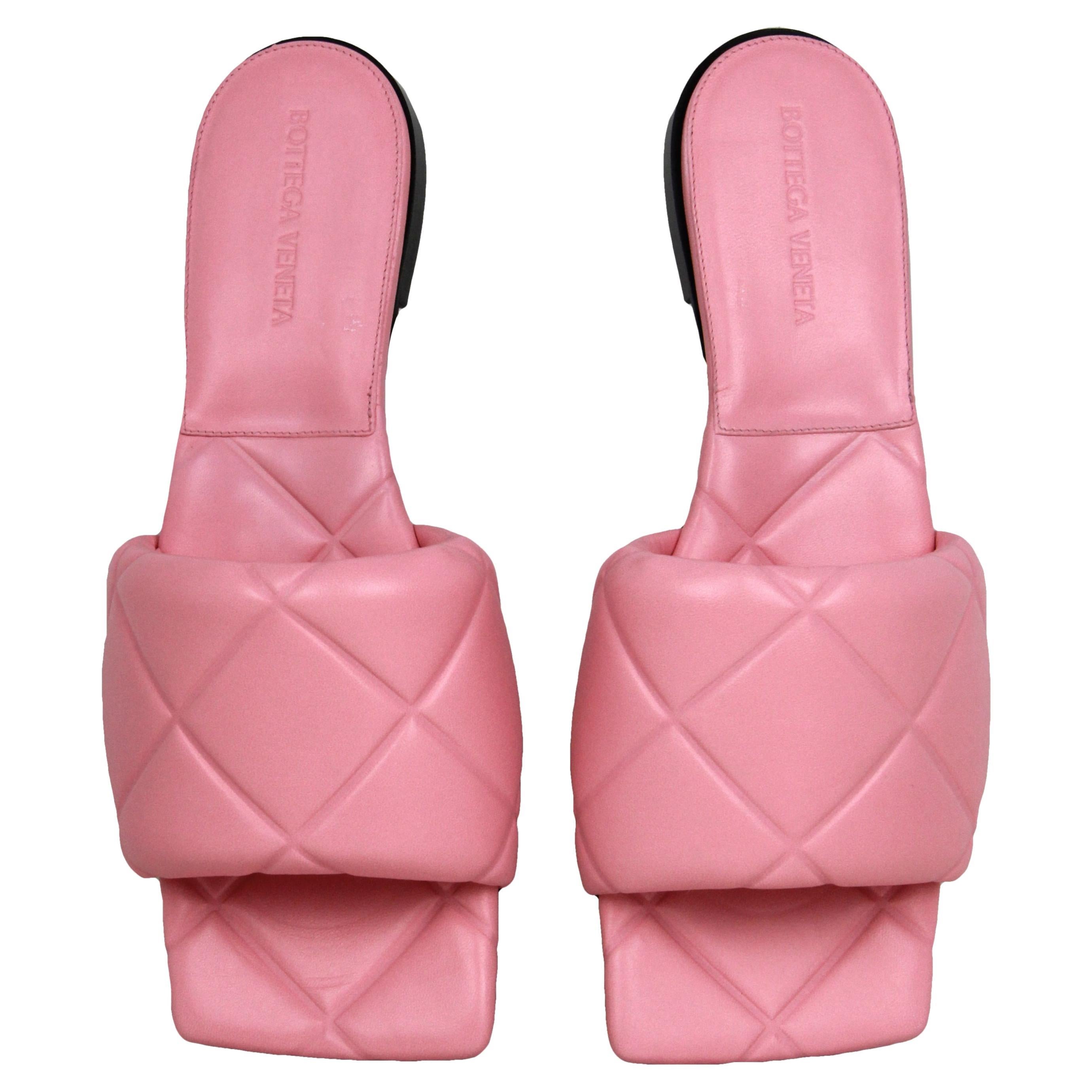 Bottega Veneta - Sandales plates matelassées en cuir rose clair, taille 39, état neuf