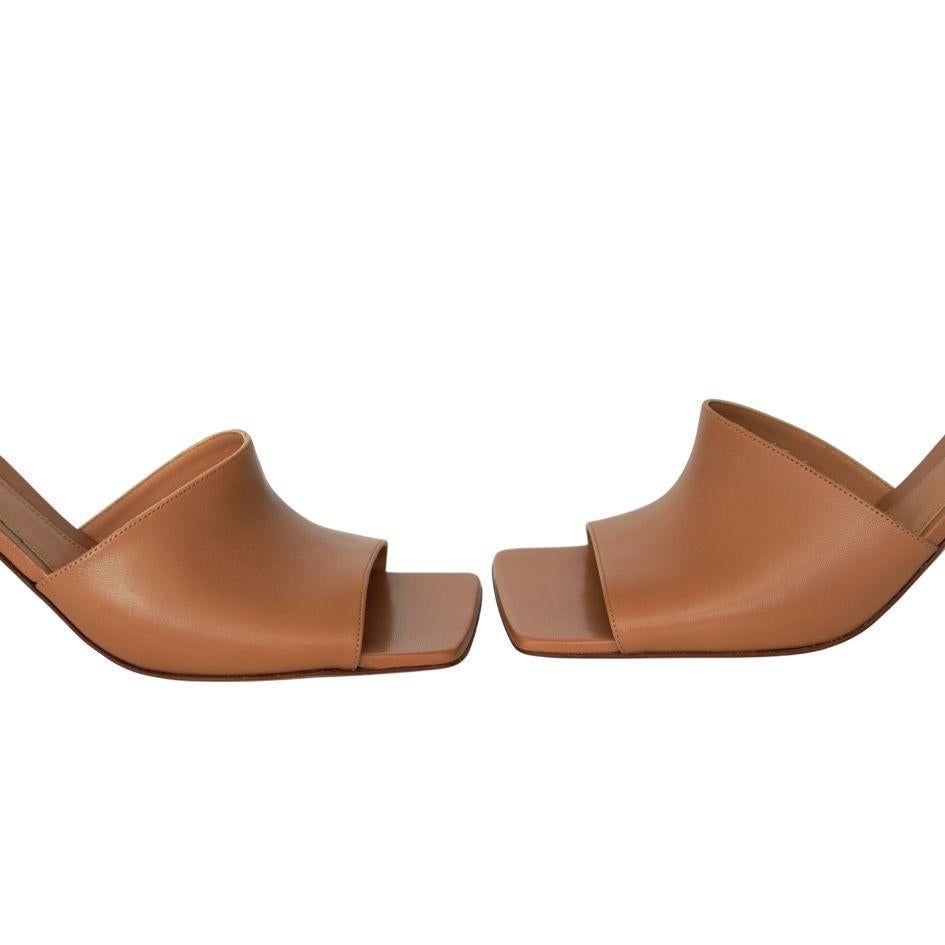 Bottega Veneta Nude Lambskin Square Toe Heel Mule Sandal sz 41 Pour femmes en vente