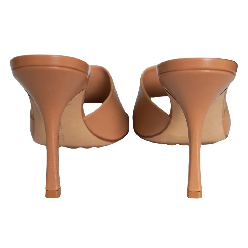 Bottega Veneta Nude Lambskin Square Toe Heel Mule Sandal sz 41 en vente 1