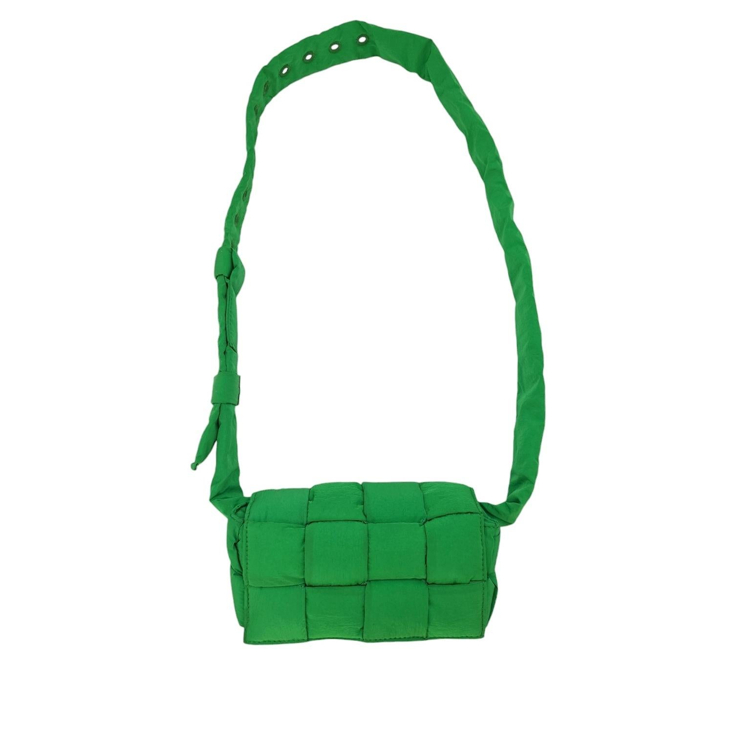 Bottega Veneta Nylon Intrecciato Padded Tech Mini Cassette Belt Bag In Good Condition For Sale In Scottsdale, AZ