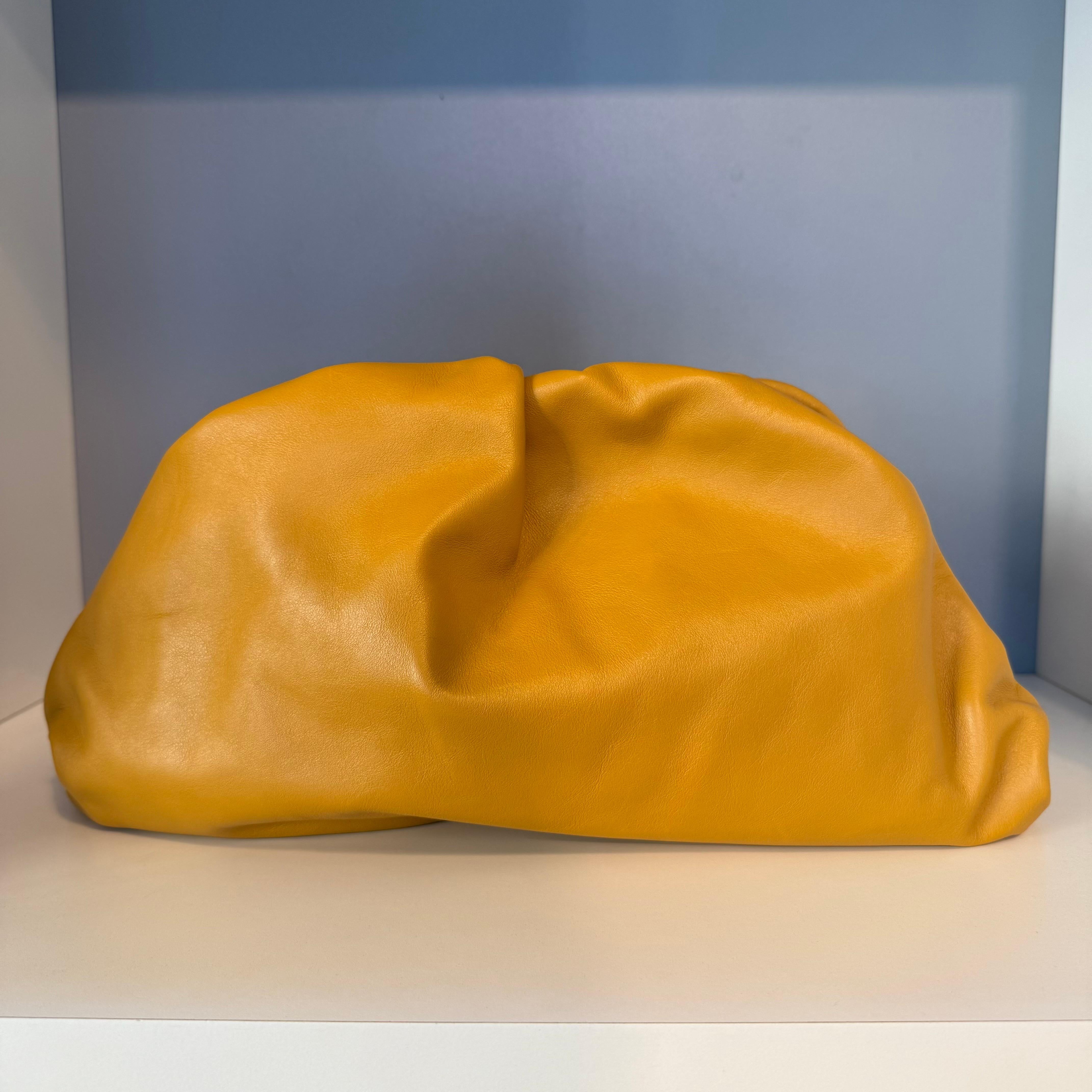 Bonito, chic y en condiciones excepcionales
Bolsa Bottega Veneta
Piel
Color ocre
Cm 36 x 20 (14,1 x 7,87 pulgadas)
Con bolsa guardapolvo
¡Envío prioritario a todo el mundo incluido en el precio !
