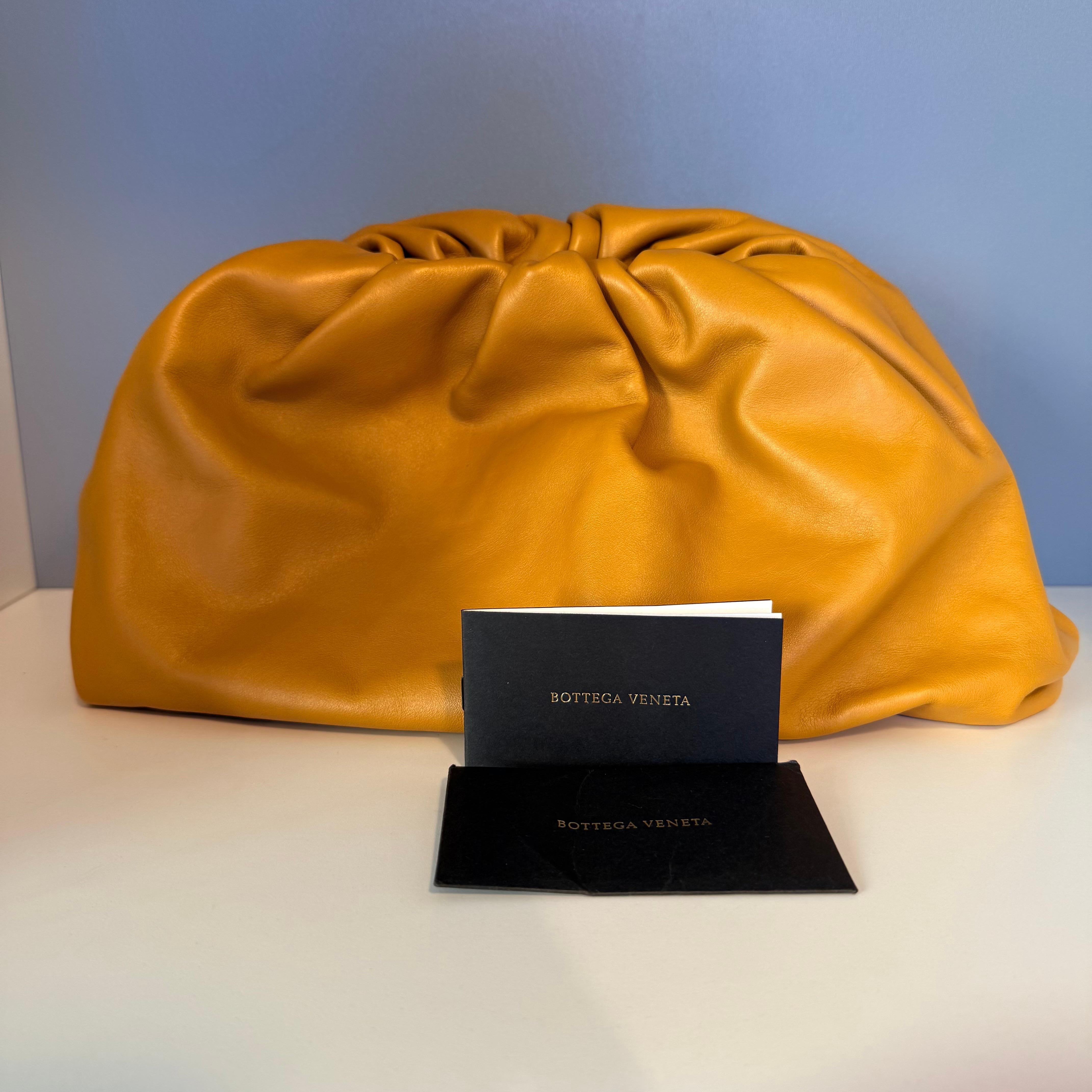 Bottega Veneta Bolsa de piel ocre en venta 4