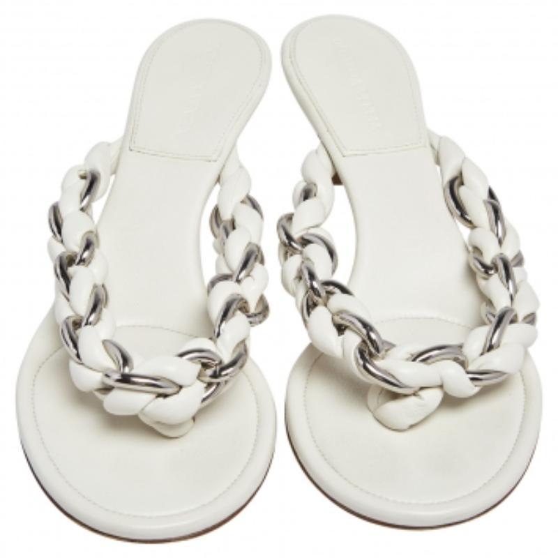Bottega Veneta Off White geflochtenes Leder & Ketten-Thong aus geflochtenem Leder  Sandalen Größe 39 (Weiß)