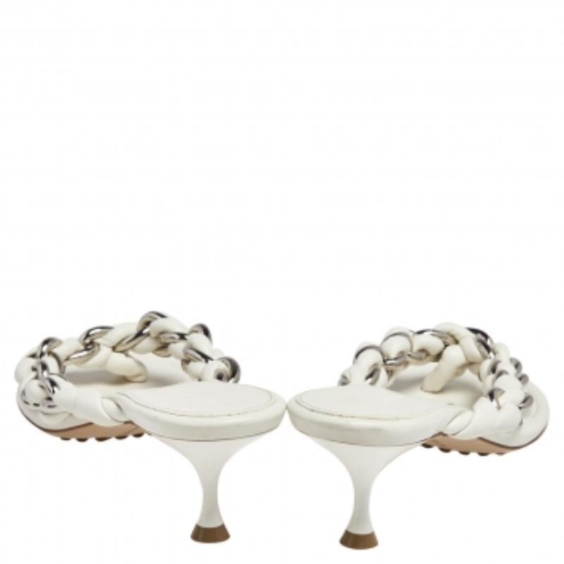 Bottega Veneta Off White geflochtenes Leder & Ketten-Thong aus geflochtenem Leder  Sandalen Größe 39 im Zustand „Gut“ in Dubai, Al Qouz 2