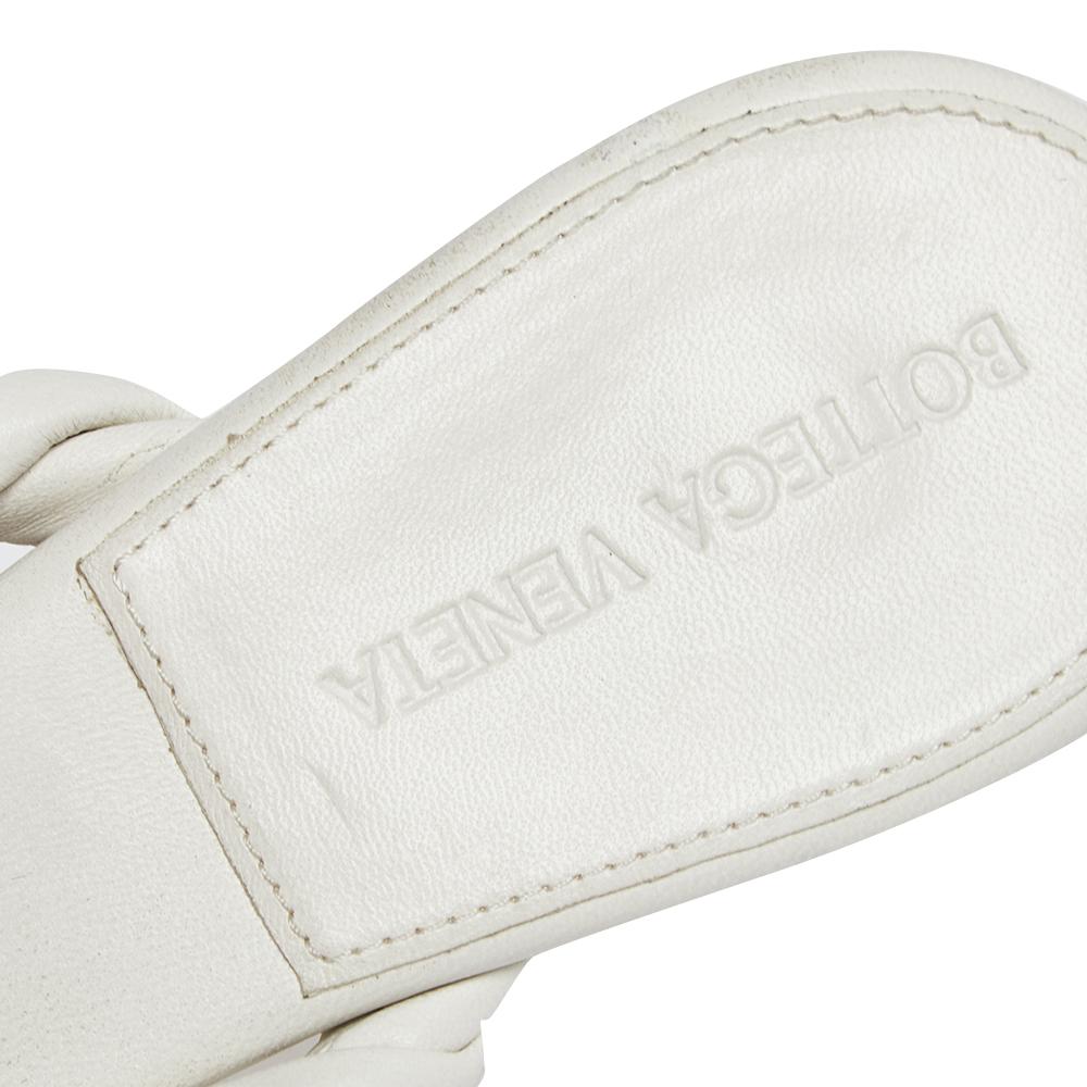 Women's Bottega Veneta Off White Braided Leather & Chain Thong Sandals Size 39 For Sale
