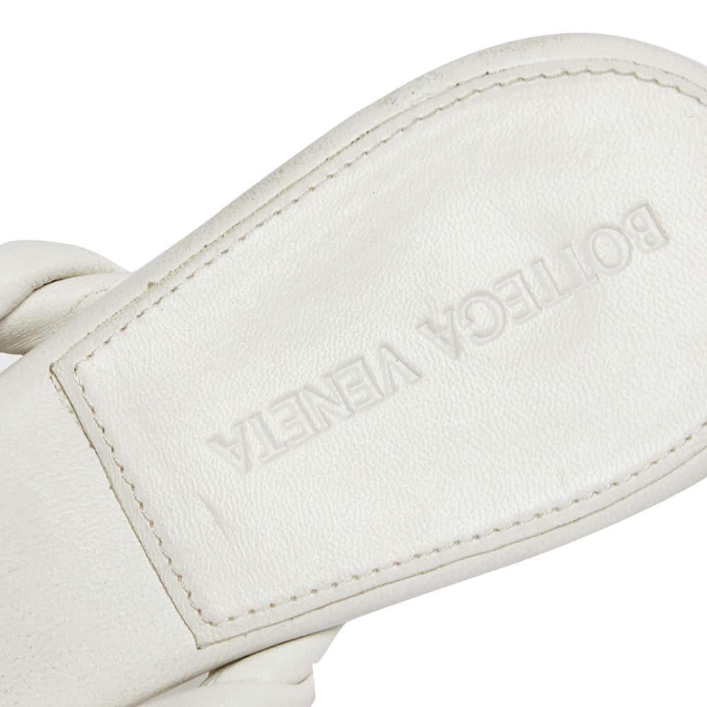 Bottega Veneta Off White Braided Leather & Chain Thong Sandals Size 39 For Sale 1