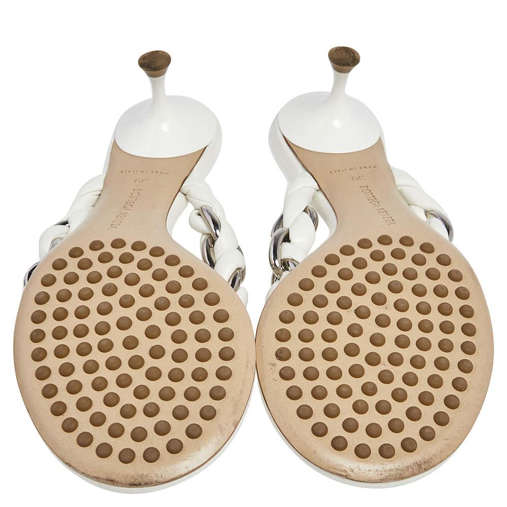 Bottega Veneta Off White Braided Leather & Chain Thong Sandals Size 39 For Sale 2