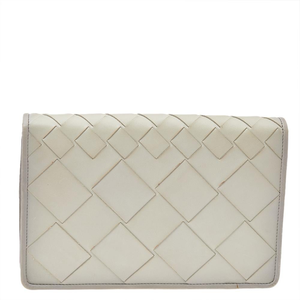 This lovely clutch from Bottega Veneta is crafted from leather and features the signature Intrecciato pattern on the exterior. It flaunts a front flap closure that opens to a suede-lined interior with enough space to carry all your daily essentials.