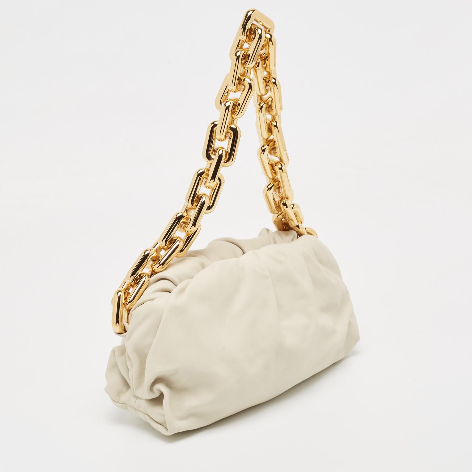 Bottega Veneta Off White Leather The Chain Pouch Bag In Good Condition In Dubai, Al Qouz 2