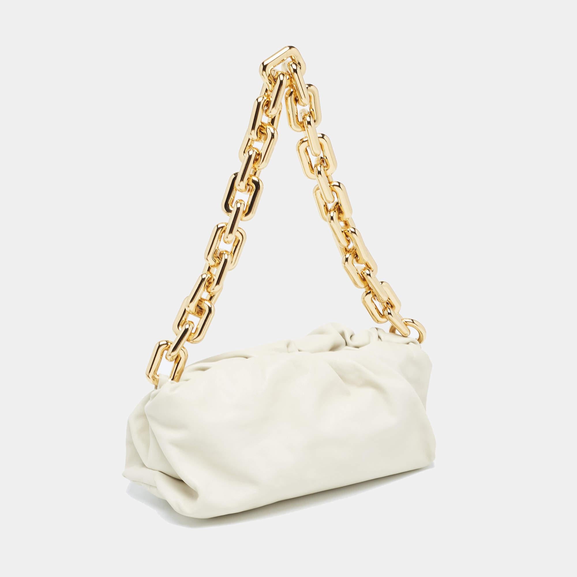 Bottega Veneta Off White Leather The Chain Pouch Bag In Good Condition In Dubai, Al Qouz 2