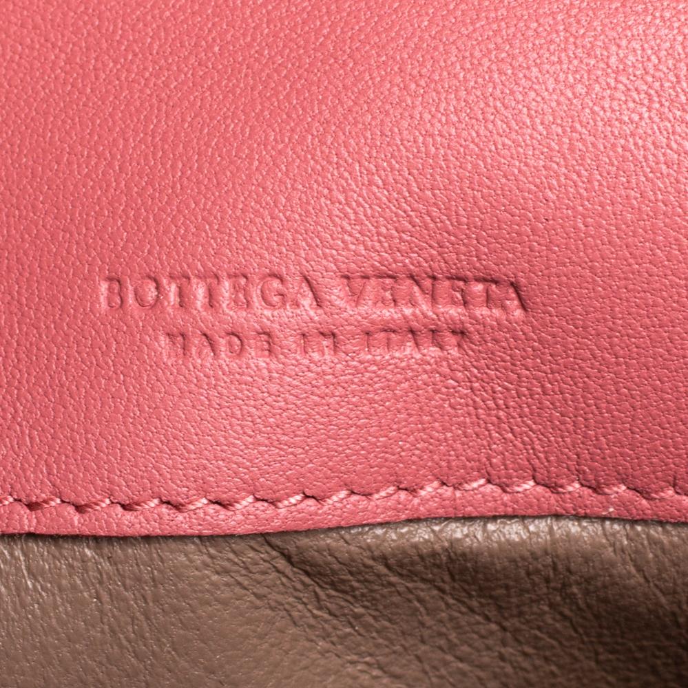 Bottega Veneta Old Rose Intrecciato Leather Continental Flap Wallet In Good Condition In Dubai, Al Qouz 2